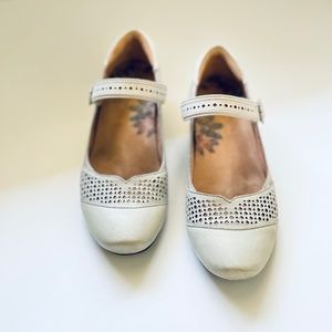 Taos Esteem Mary Jane Pumps Light Grey | size 8 | EUC